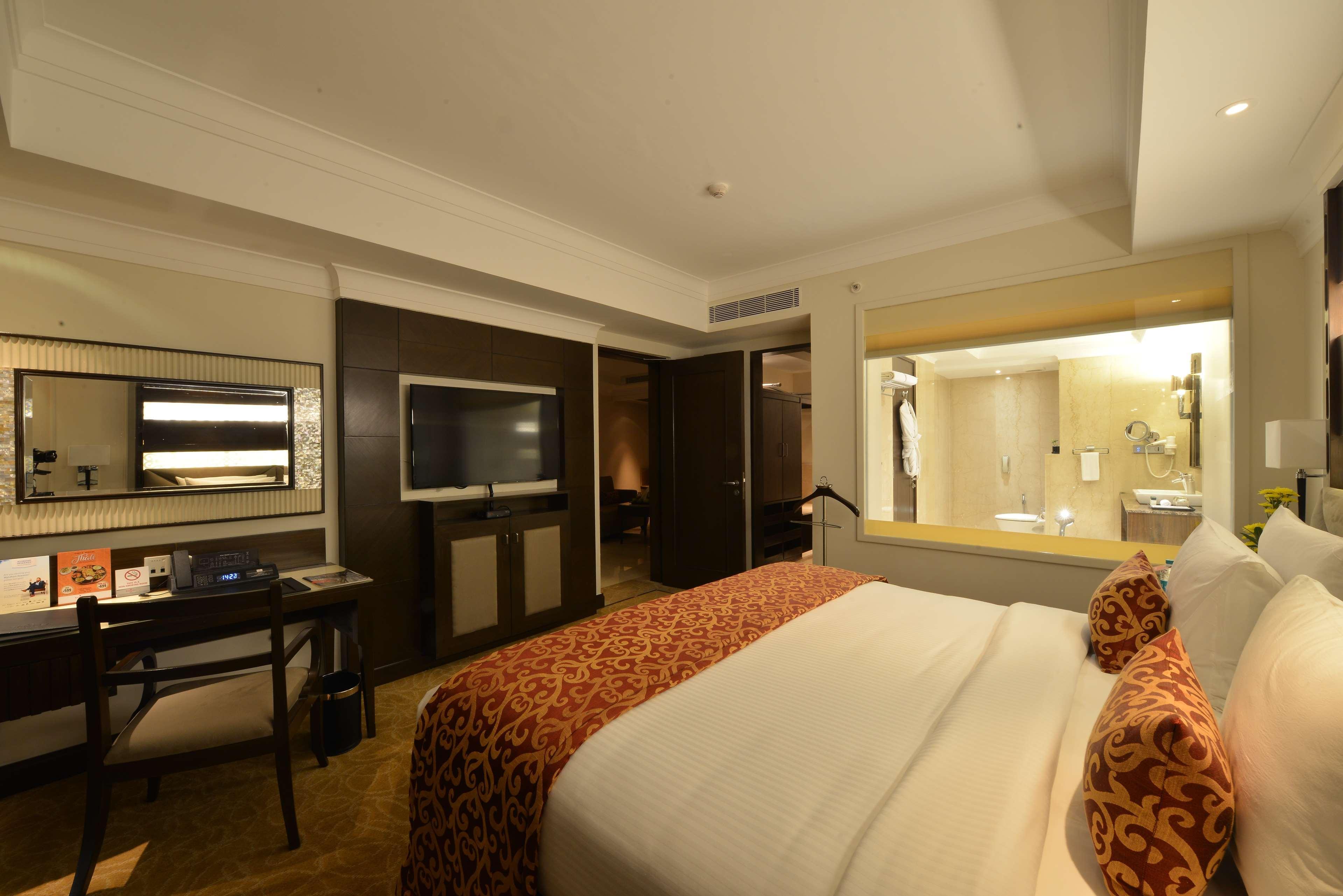 Ramada Plaza Chennai Hotel Exterior photo