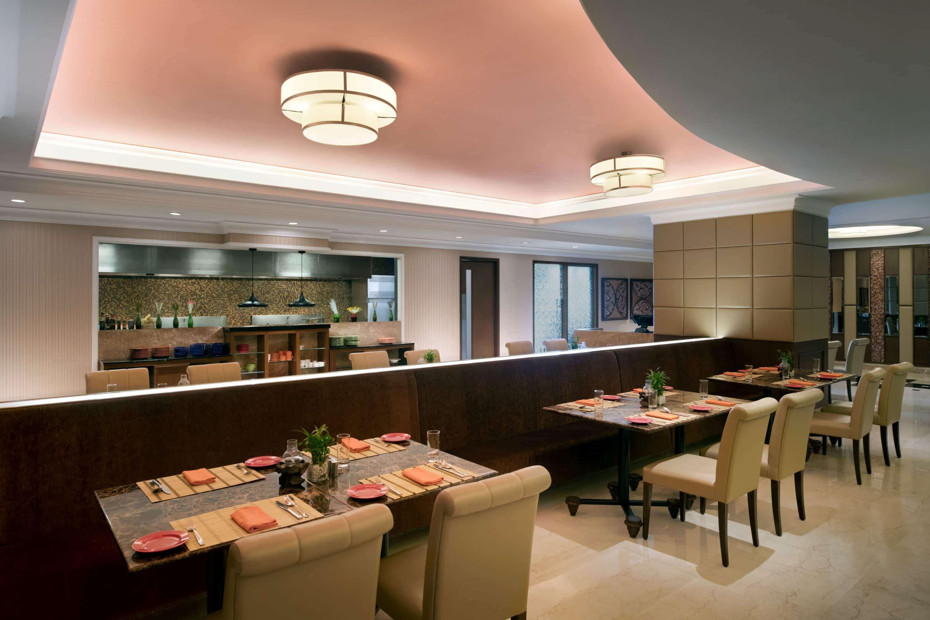 Ramada Plaza Chennai Hotel Exterior photo The restaurant