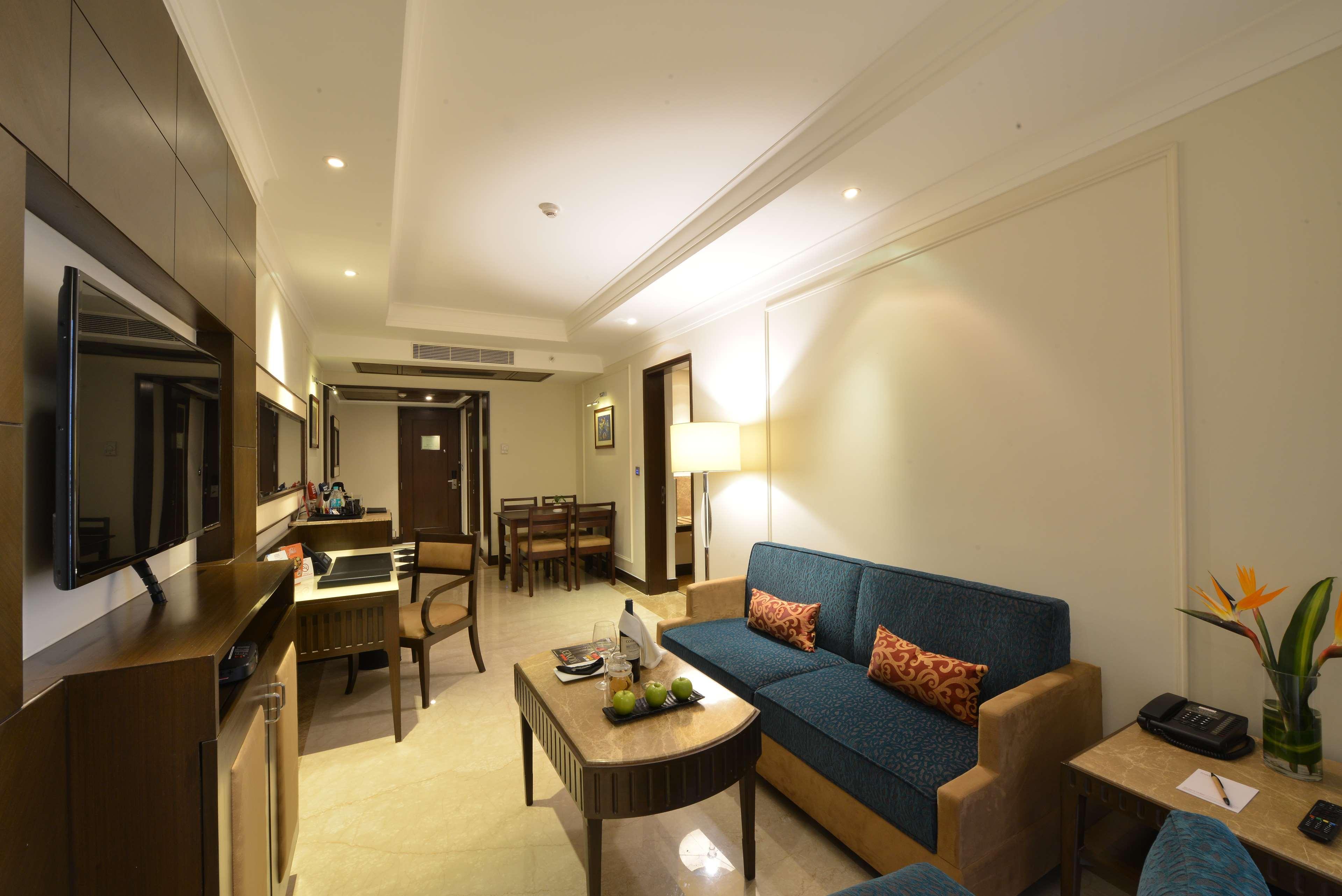 Ramada Plaza Chennai Hotel Exterior photo A suite at the hotel
