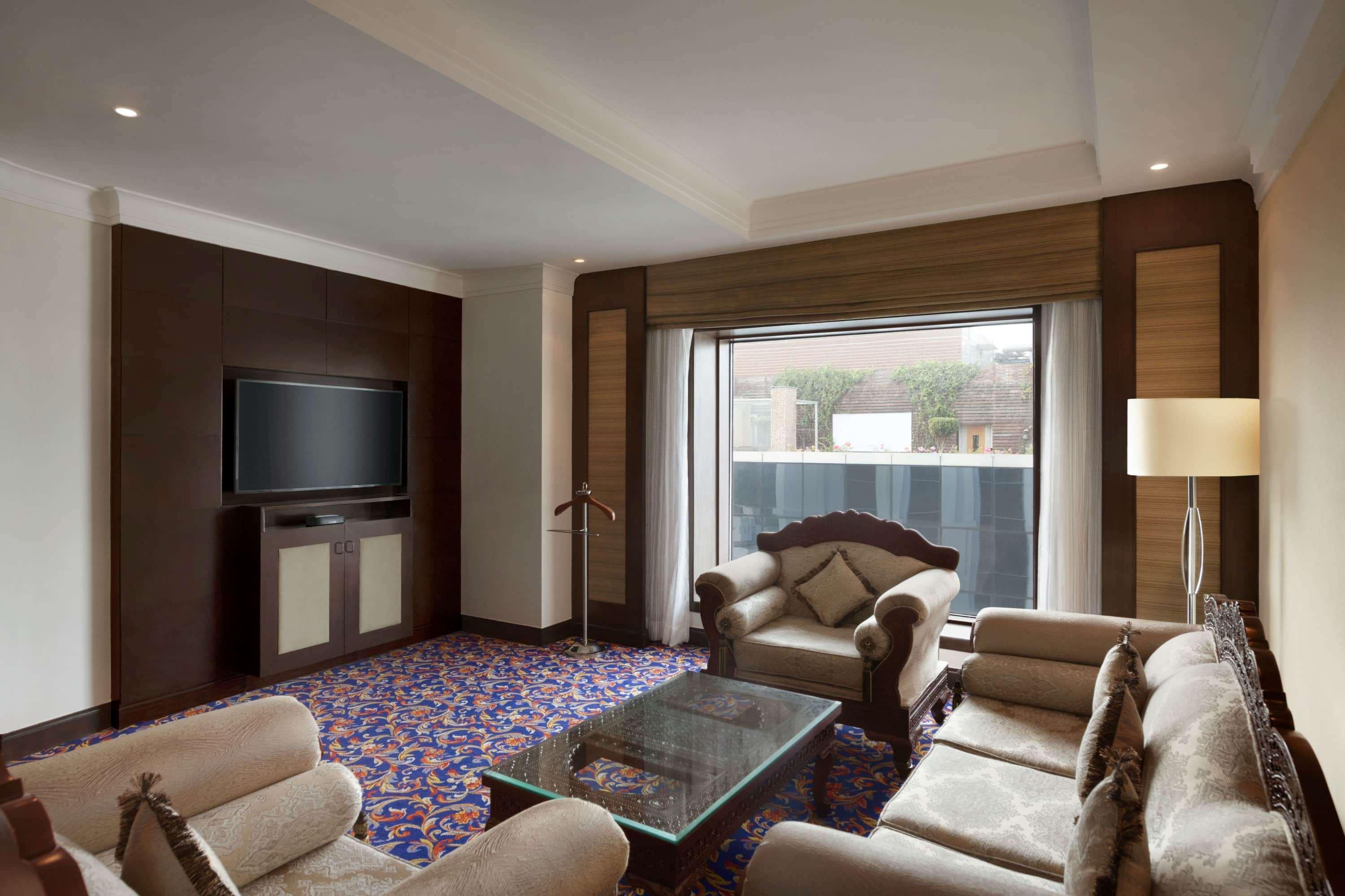 Ramada Plaza Chennai Hotel Exterior photo Living room