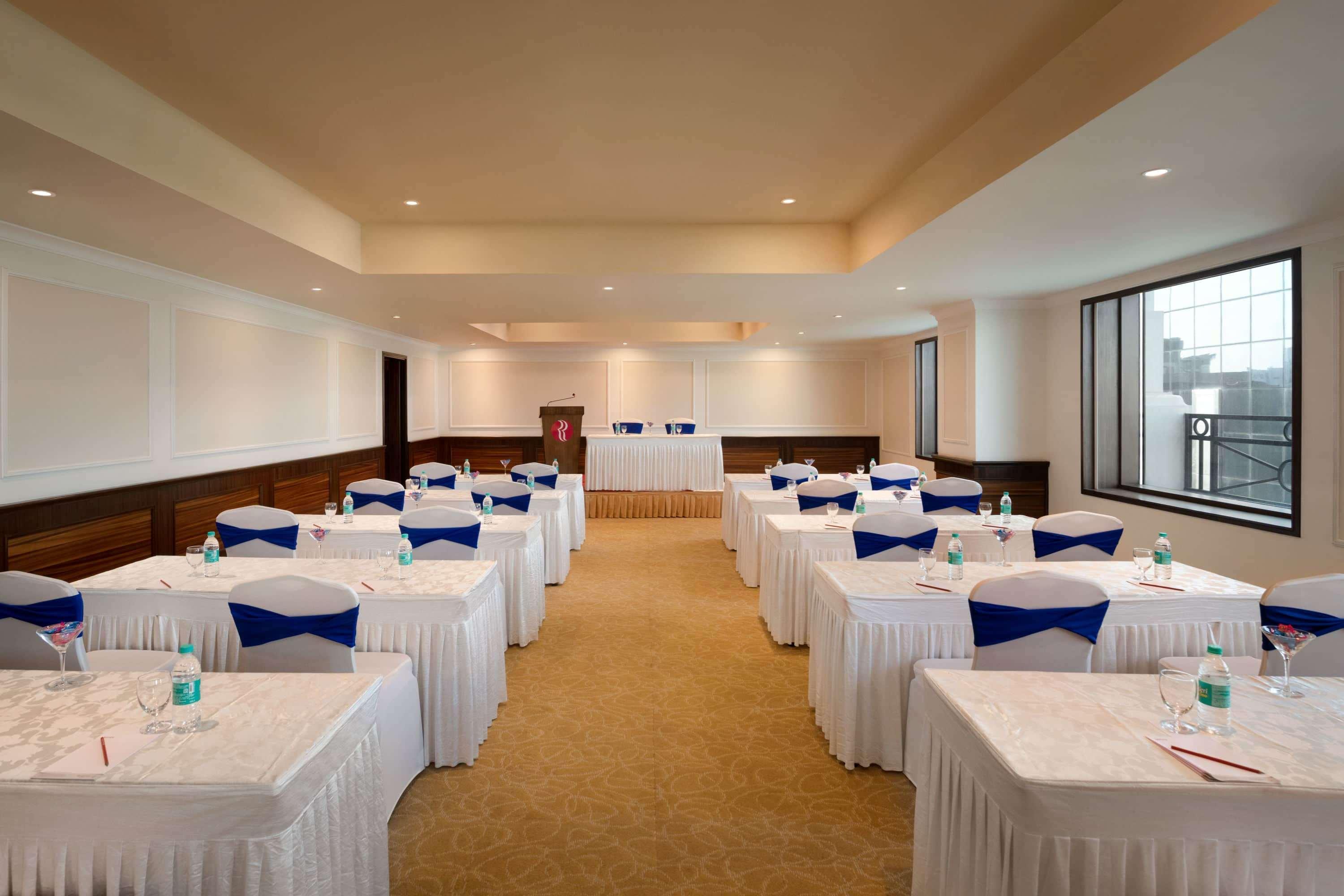 Ramada Plaza Chennai Hotel Exterior photo Meeting room at the hotel