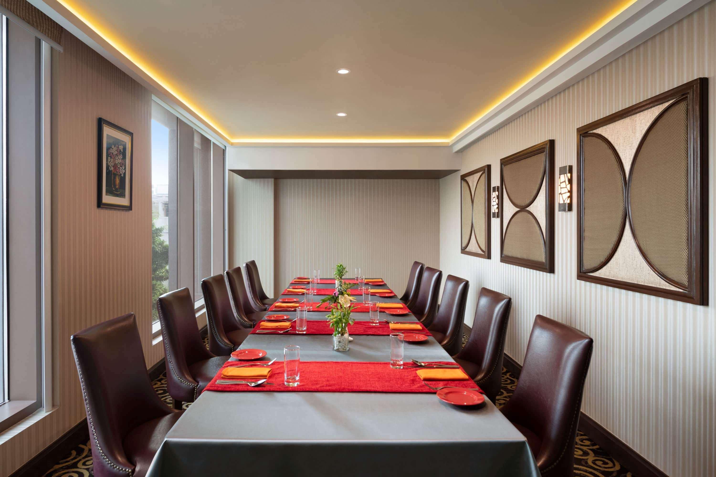 Ramada Plaza Chennai Hotel Exterior photo A private dining room at the hotel