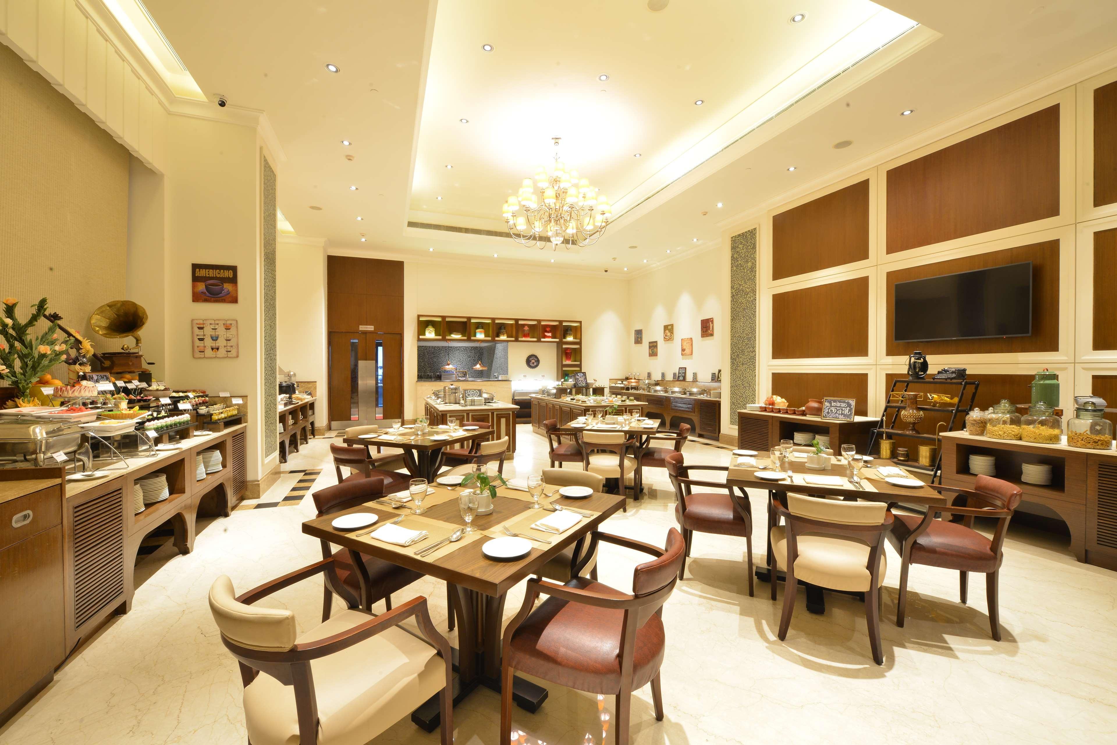 Ramada Plaza Chennai Hotel Exterior photo The restaurant
