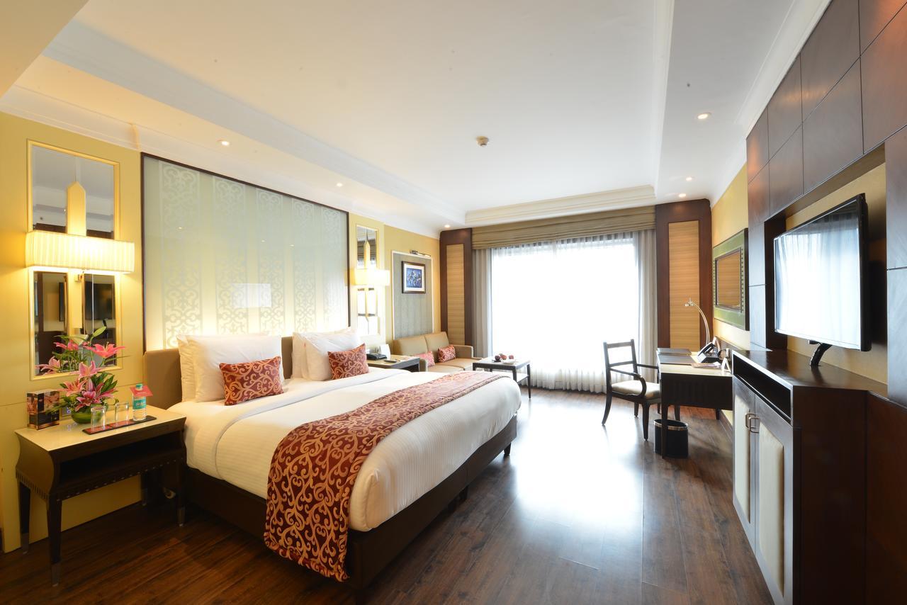 Ramada Plaza Chennai Hotel Exterior photo